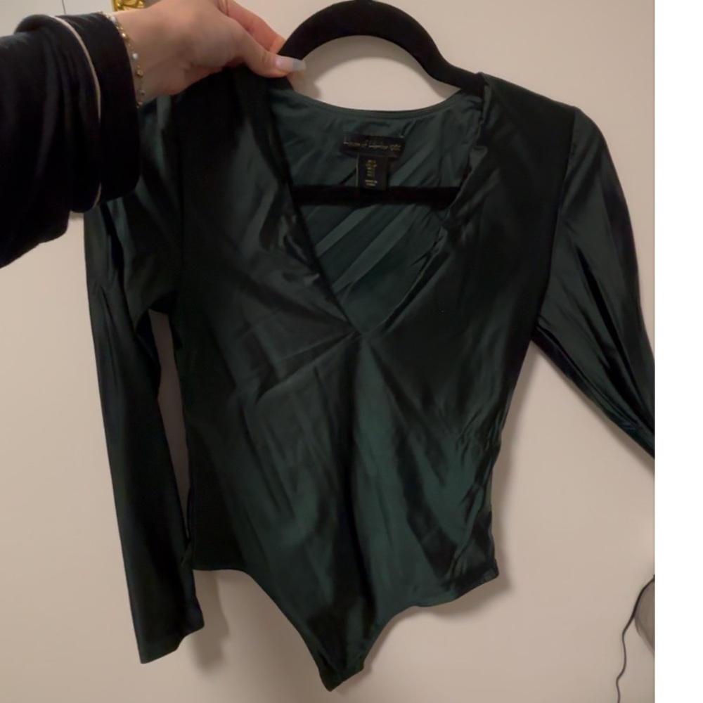 HOUSE OF HARLOW 1960 V Neck Bodysuit - Picture 7 of 10